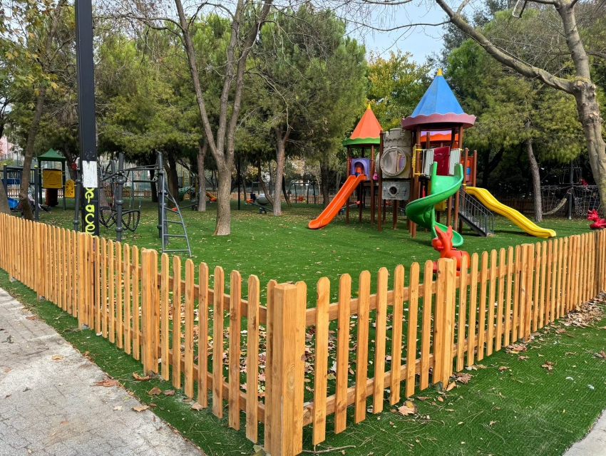 Futbol Sahası ve Çocuk Parkı Suni Çim Uygulaması